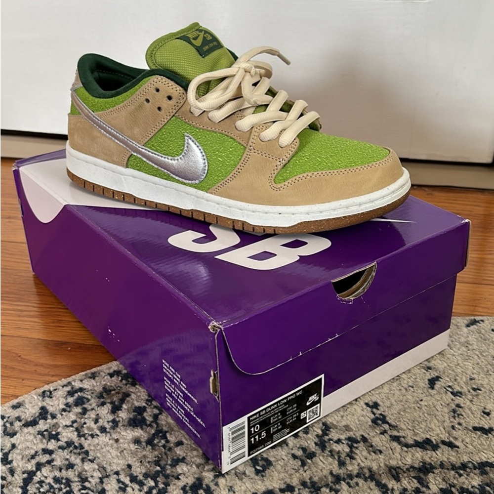 LIGHTLY USED Nike SB Dunk Low Pro WC - Sesame/Metallic Silver - Size 10